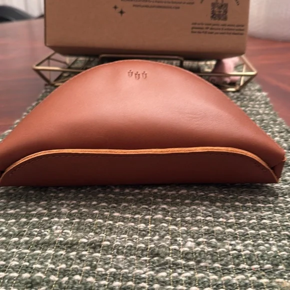 Portland Leather Goods SMALL Koala Sling Bag Honey - Picture 4 of 7